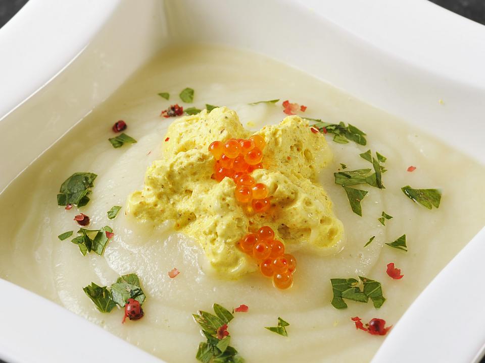 Potage de chou fleur et chantilly au curry